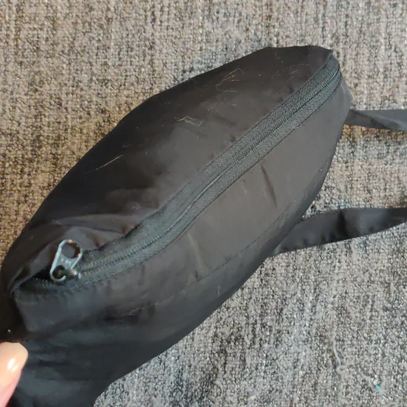 Nike lightweight, black packable running top with hood XL - Picture 10 of 11